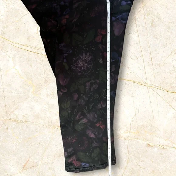 Lululemon Train Times Crop 17" Leggings in Frozen Flourish Multi/Black, Size 8 - Picture 7 of 9